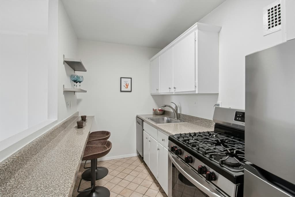 2 Hawthorne Pl # 10K, Boston MA 02114 photo 7