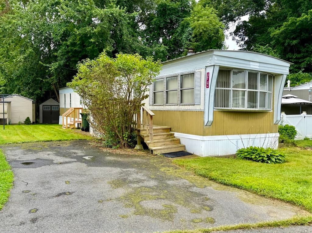 229 Miller St # F4, Ludlow MA 01056