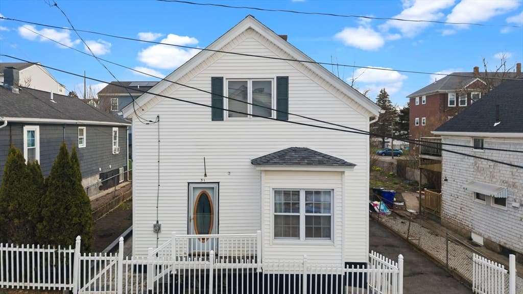 31 Sachem St, Fall River MA 02724 photo 2