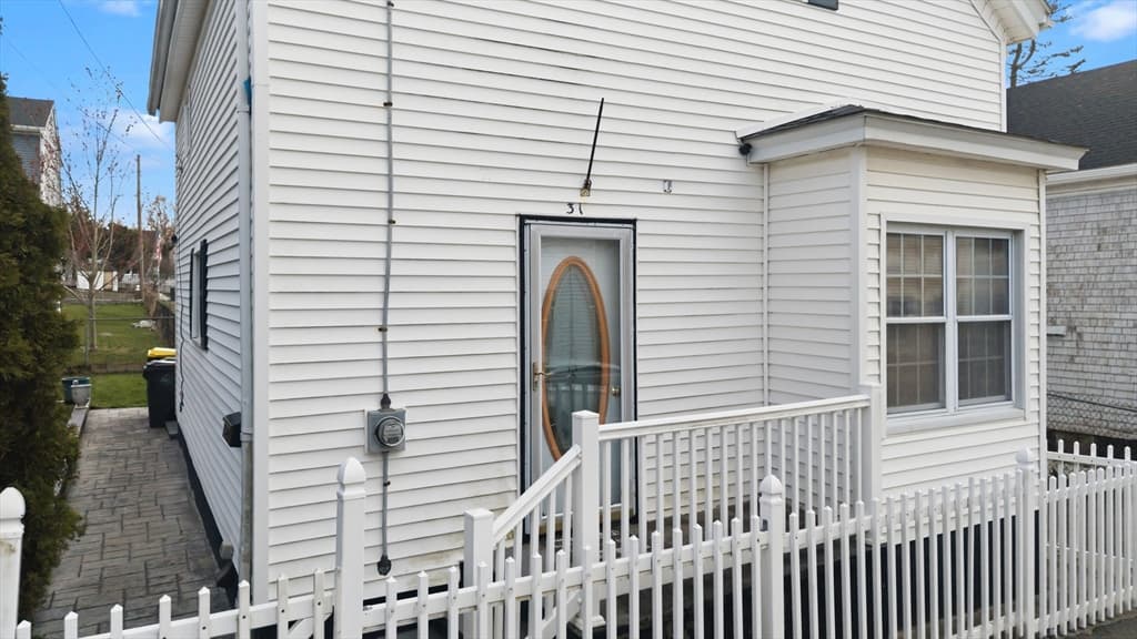31 Sachem St, Fall River MA 02724 photo 3