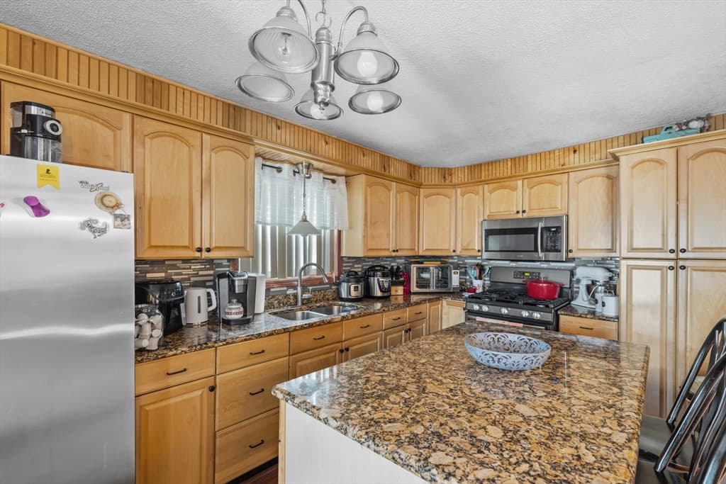 31 Sachem St, Fall River MA 02724 photo 11