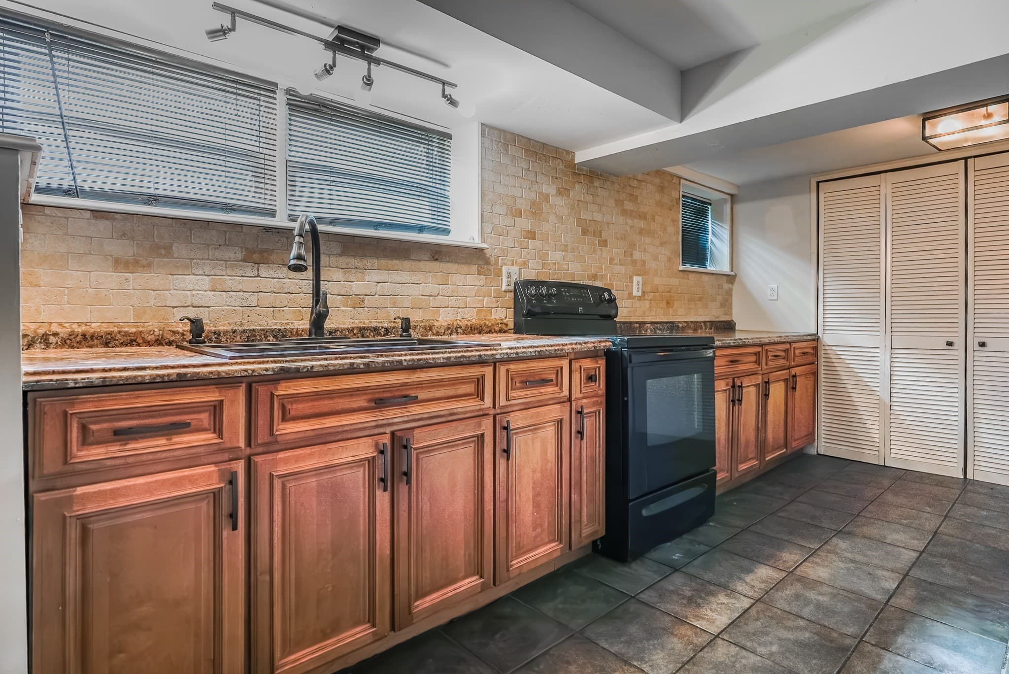 Single Family Residence at 58 Oaklawn St, New Bedford MA 02744, New Bedford, photo 13 of 25