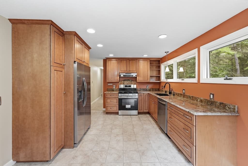 9 Flintlock Ln, Amherst MA 01002 photo 14