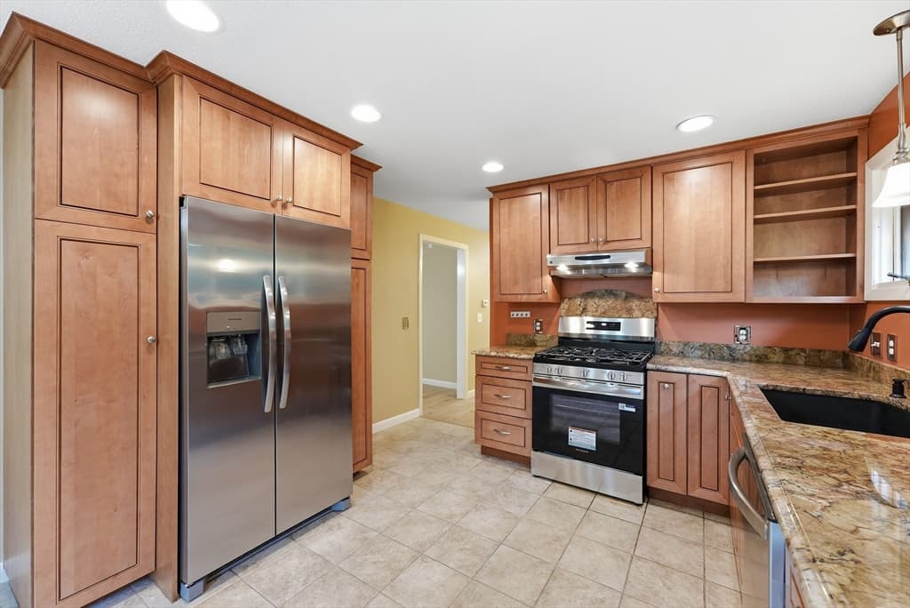 9 Flintlock Ln, Amherst MA 01002 photo 11
