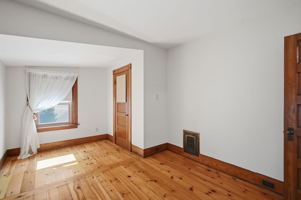 41 Cottage St, Amherst MA 01002 photo 27