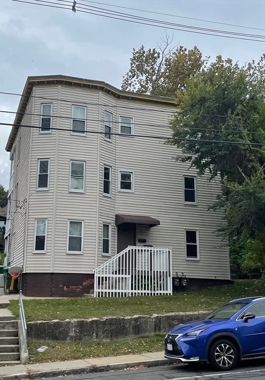 175 Grattan, Chicopee MA 01020 photo 2