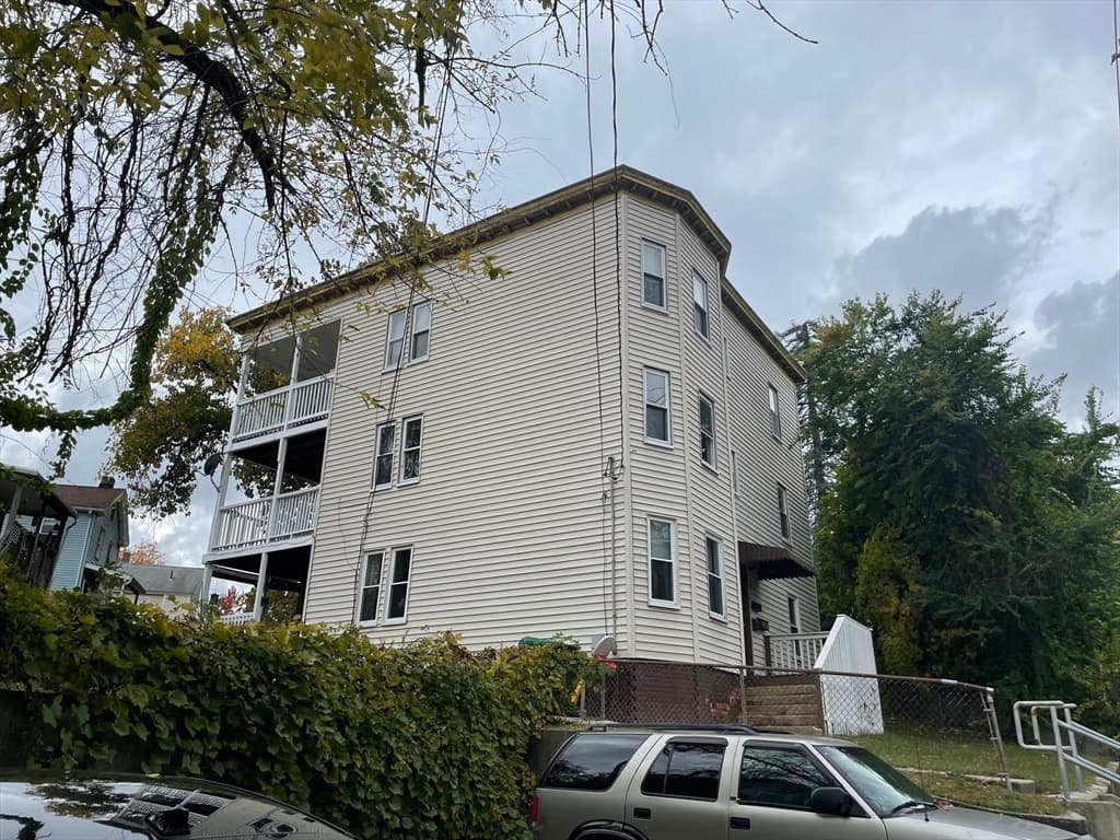 175 Grattan, Chicopee MA 01020 photo 4