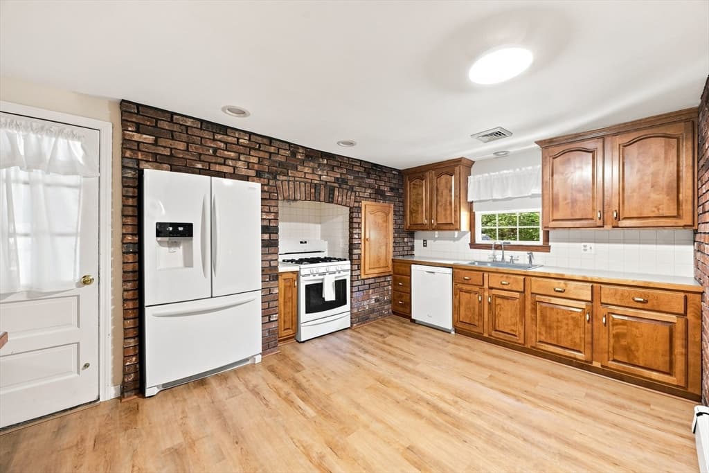 81 Warren Rd, Townsend MA 01469 photo 2
