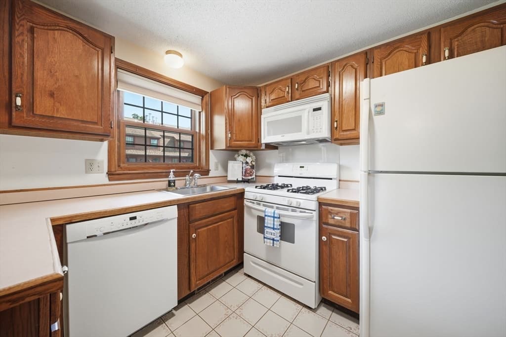 C26 Scotty Hollow Dr # C26, Chelmsford MA 01863 photo 3