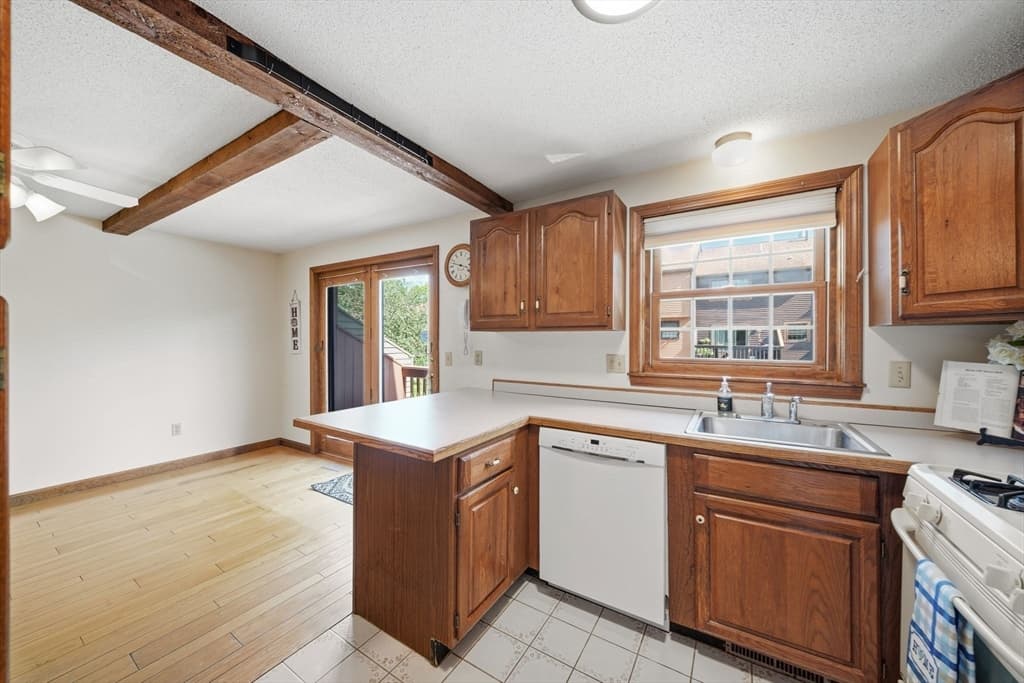 C26 Scotty Hollow Dr # C26, Chelmsford MA 01863 photo 4