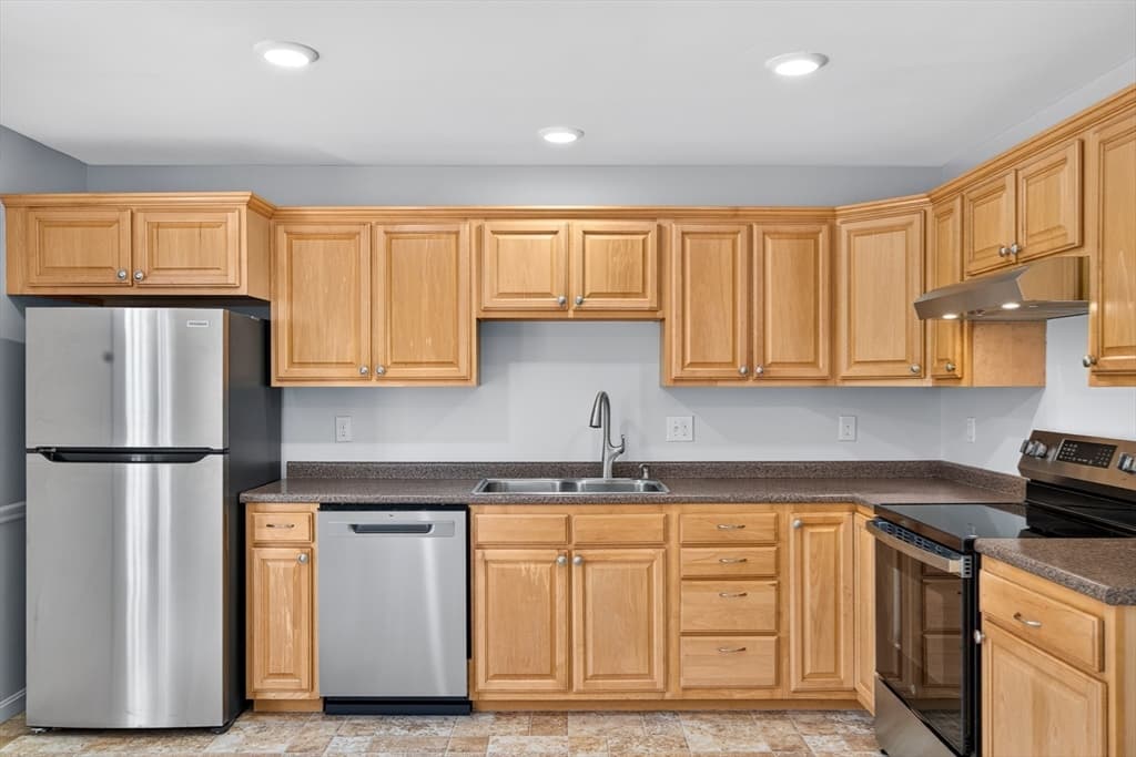 Condominium at 5 Chandler Ct # A, Hudson NH 03051, Hudson, photo 12 of 39