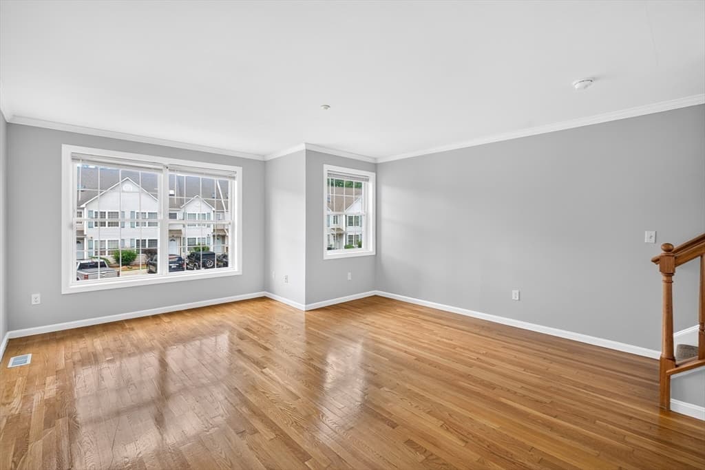 5 Chandler Ct # A, Hudson NH 03051