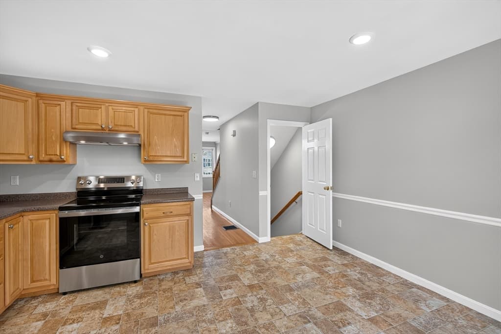 Condominium at 5 Chandler Ct # A, Hudson NH 03051, Hudson, photo 34 of 39