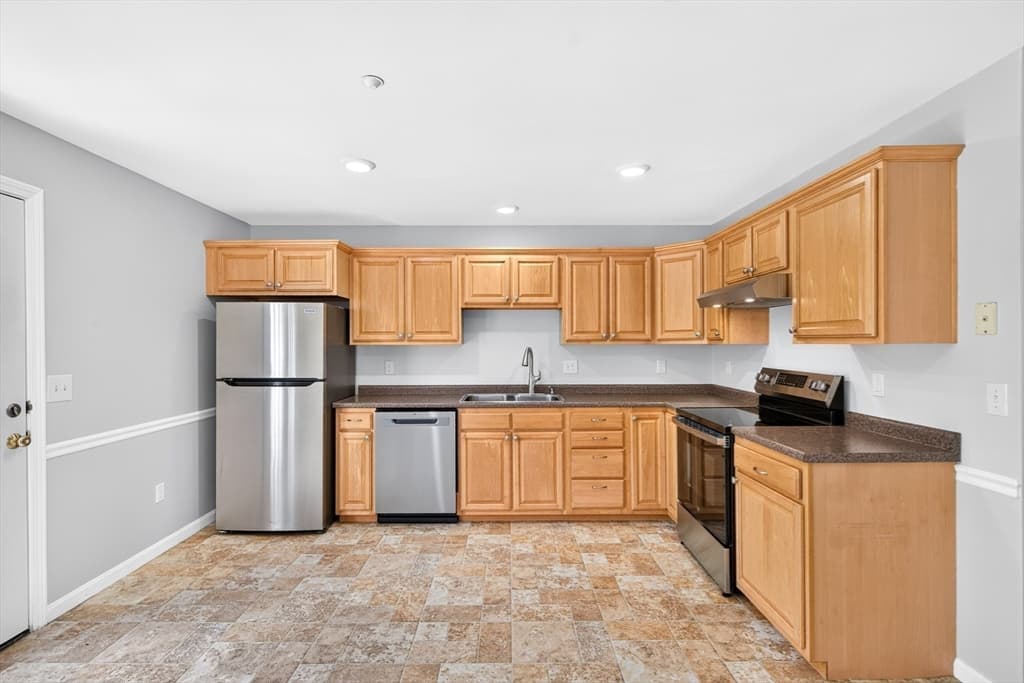 Condominium at 5 Chandler Ct # A, Hudson NH 03051, Hudson, photo 33 of 39