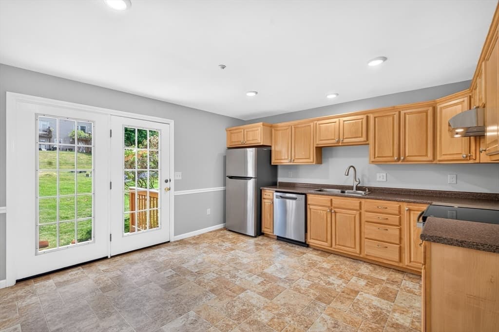 Condominium at 5 Chandler Ct # A, Hudson NH 03051, Hudson, photo 11 of 39