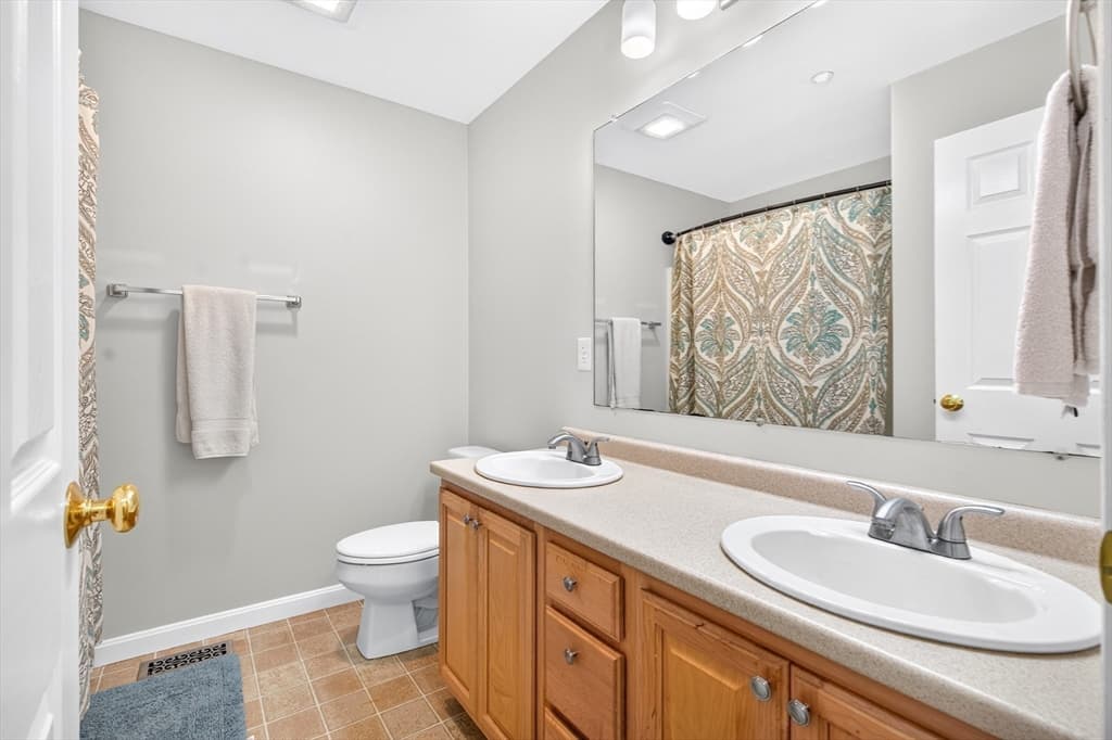 Condominium at 5 Chandler Ct # A, Hudson NH 03051, Hudson, photo 4 of 39