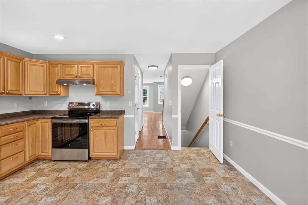 Condominium at 5 Chandler Ct # A, Hudson NH 03051, Hudson, photo 8 of 39