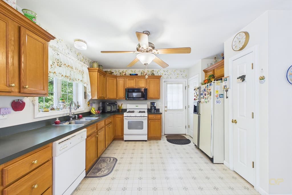 76 Erin Ct., New Bedford MA 02745 photo 18