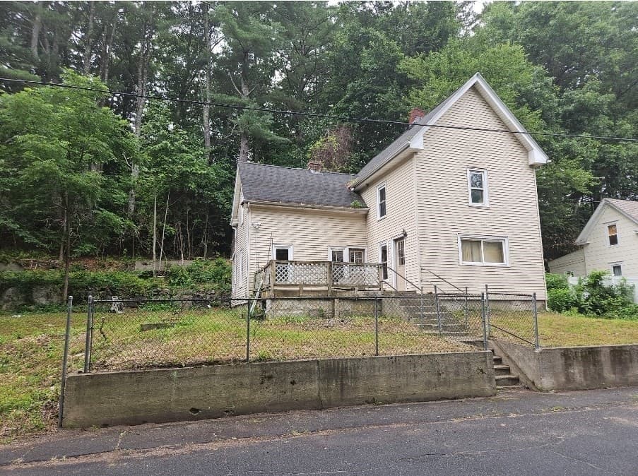 18 Keyes Street, Belchertown MA 01007