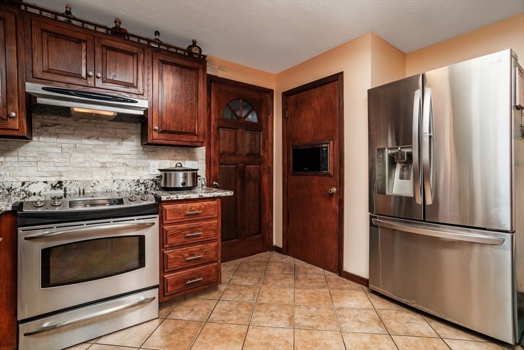 54 Lancaster Rd, Clinton MA 01510 photo 5