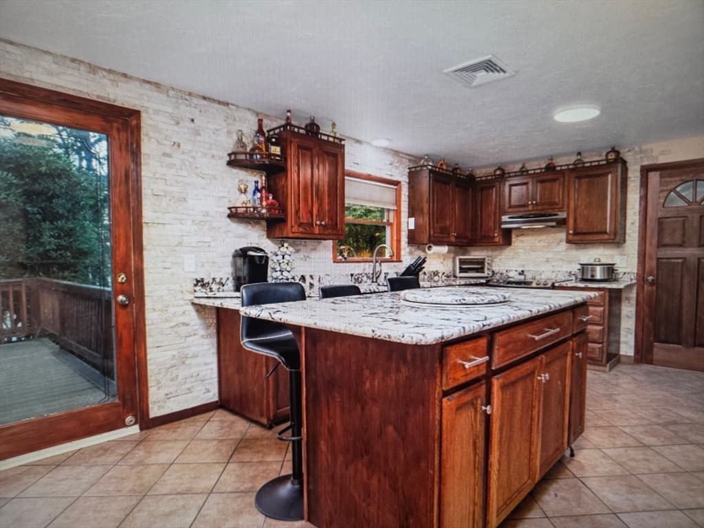 54 Lancaster Rd, Clinton MA 01510 photo 4
