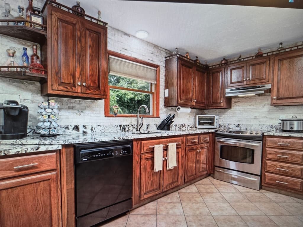 54 Lancaster Rd, Clinton MA 01510 photo 8