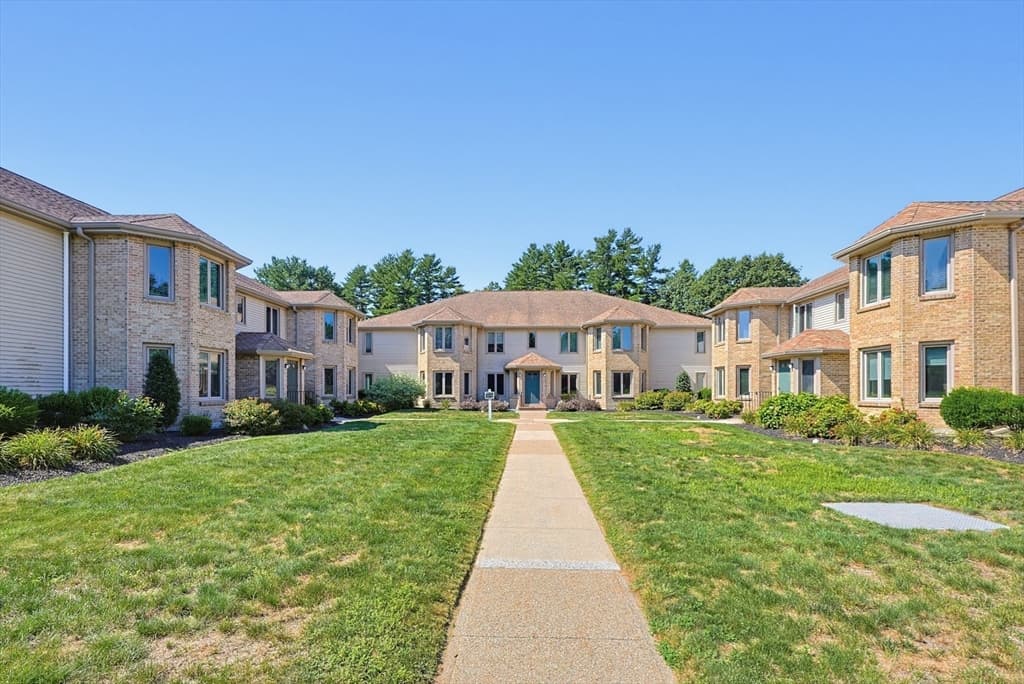 108 Norton Ave # 9, Easton MA 02334