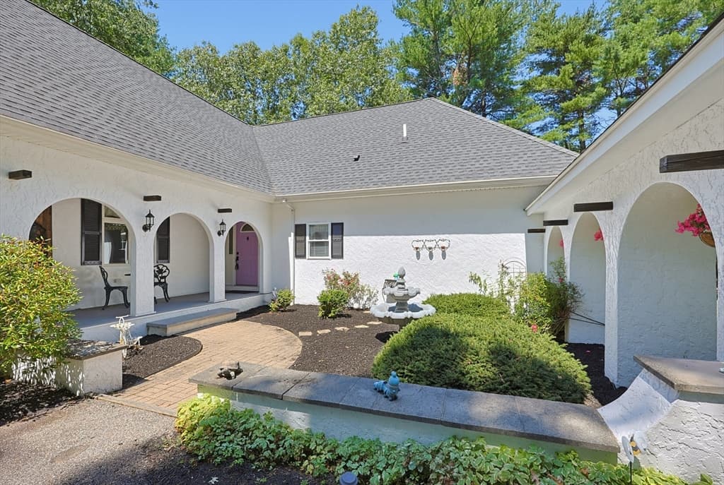 650 Crane Ave S, Taunton MA 02780 photo 2