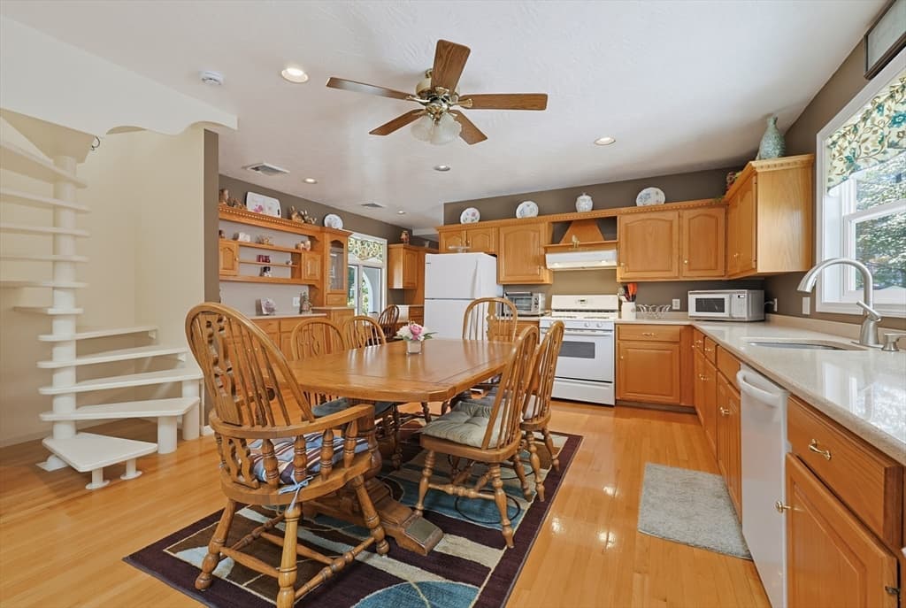 650 Crane Ave S, Taunton MA 02780 photo 13