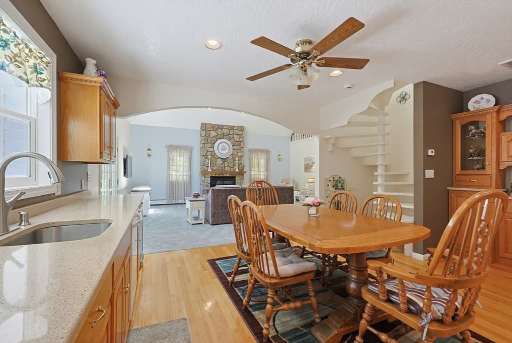 650 Crane Ave S, Taunton MA 02780 photo 12