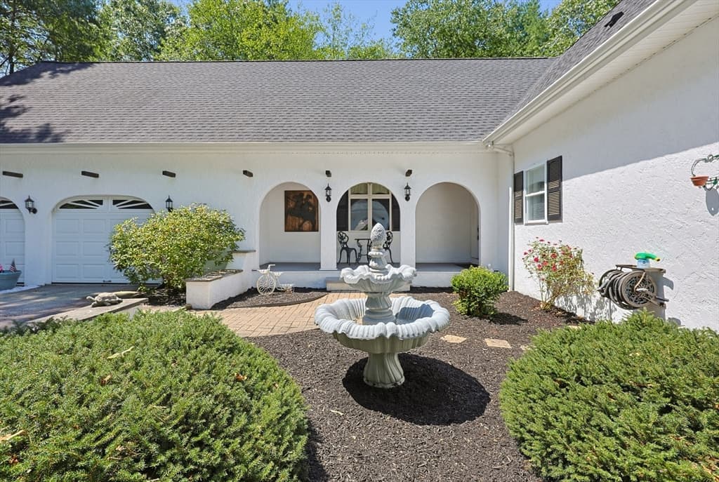 650 Crane Ave S, Taunton MA 02780 photo 3