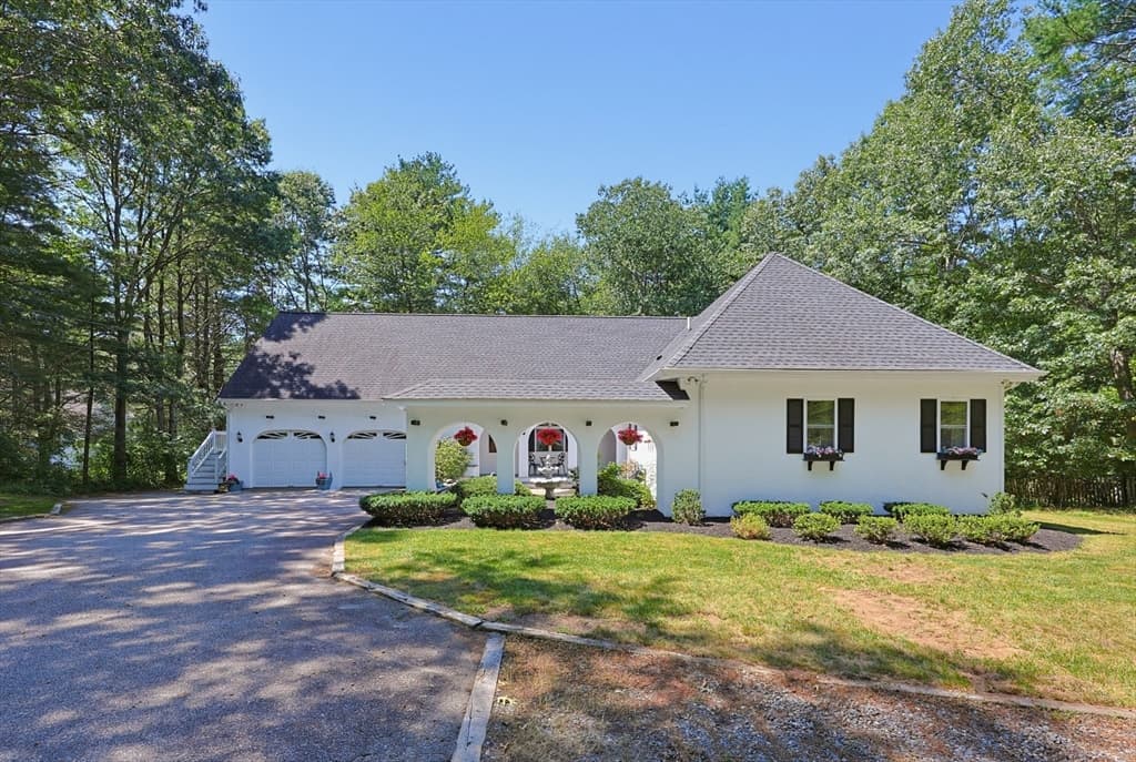 650 Crane Ave S, Taunton MA 02780