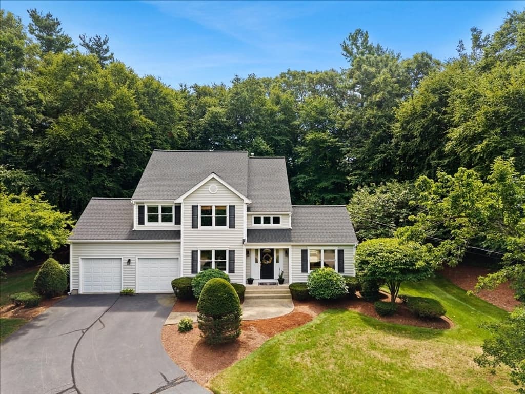 100 W Lake Dr, Taunton MA 02780