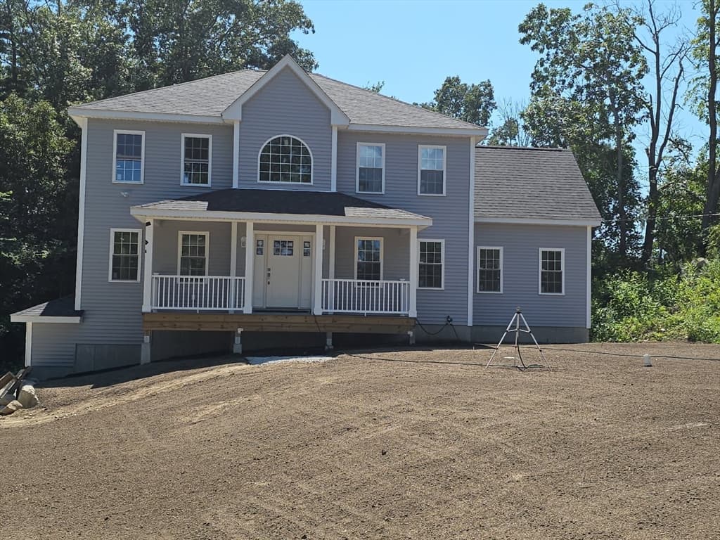 1 Old Fall River Rd, Dartmouth MA 02747