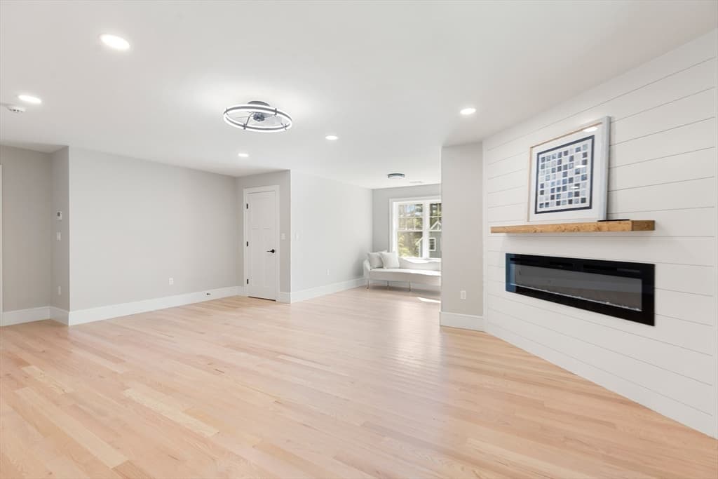 SIX Lane Avenue, Bedford MA 01730 photo 16