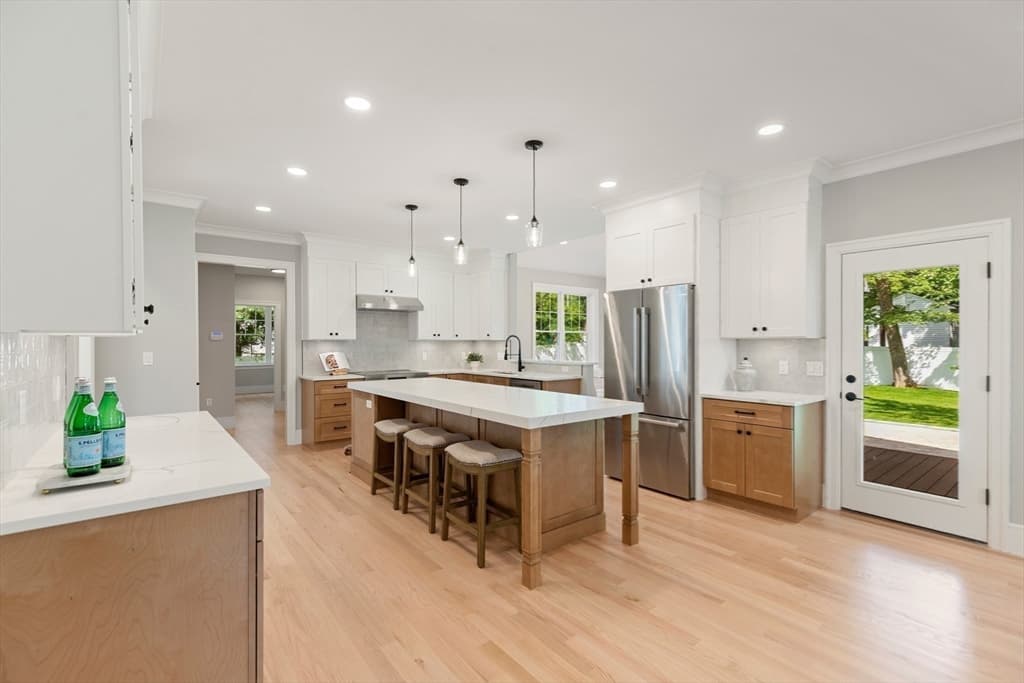 SIX Lane Avenue, Bedford MA 01730 photo 10