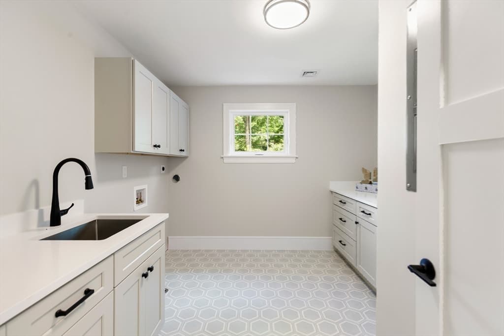 SIX Lane Avenue, Bedford MA 01730 photo 25