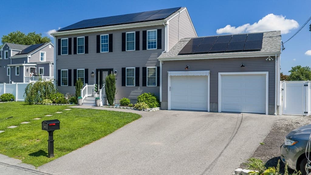 65 Armsby St, New Bedford MA 02745 photo 3