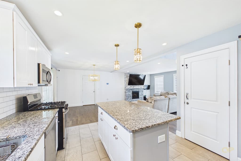 65 Armsby St, New Bedford MA 02745 photo 11