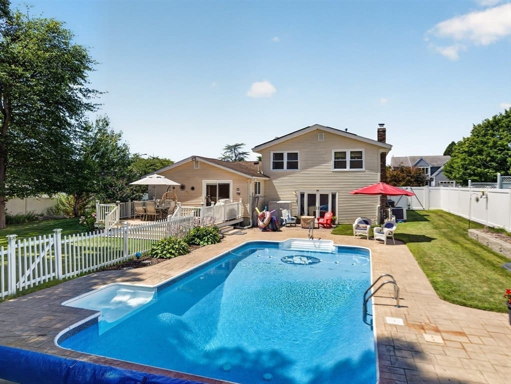 6 Topaz Ln, Dartmouth MA 02747