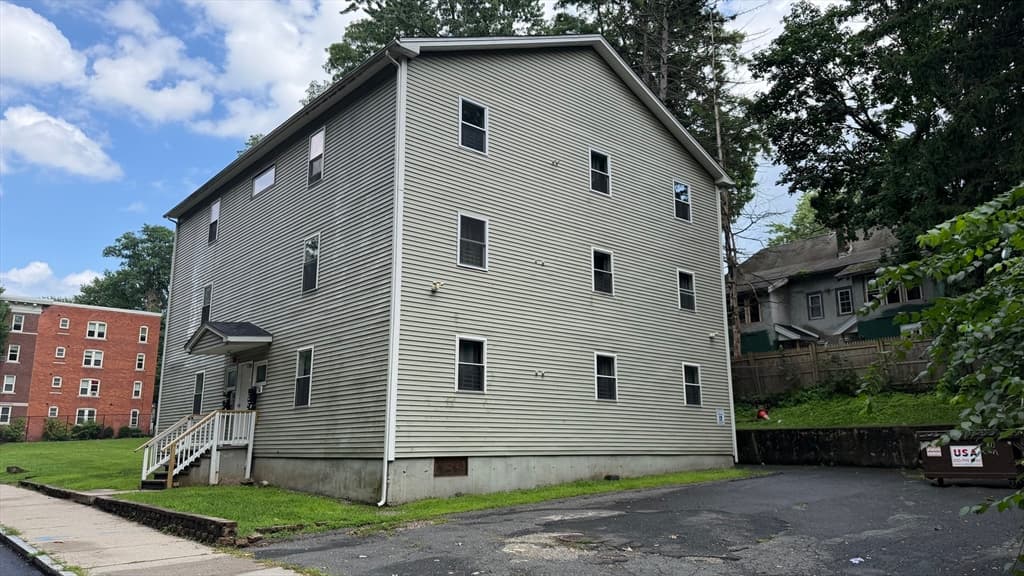 174 Locust St, Springfield MA 01108 photo 2