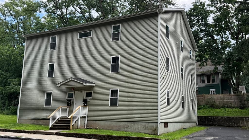 174 Locust St, Springfield MA 01108