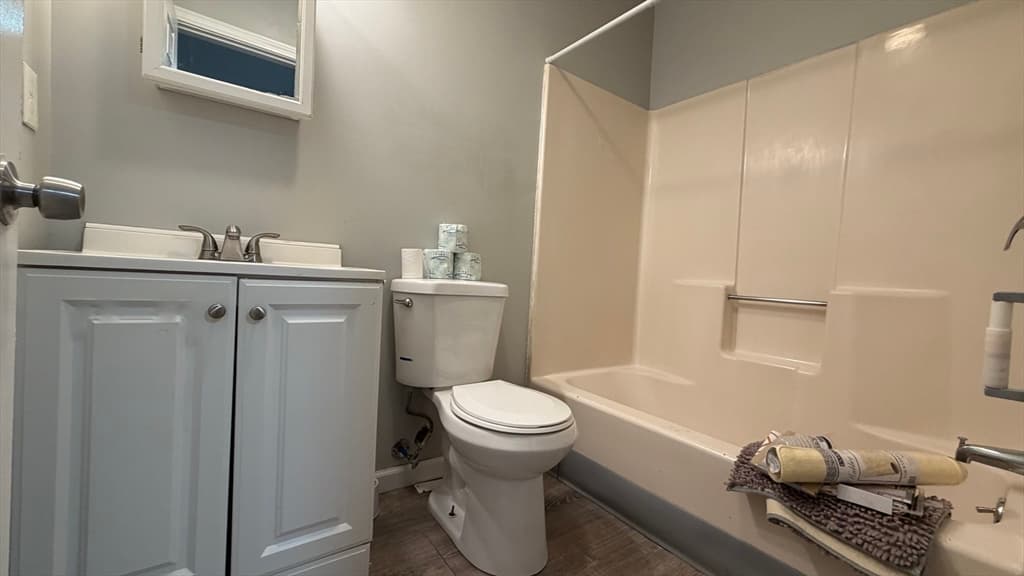 174 Locust St, Springfield MA 01108 photo 10