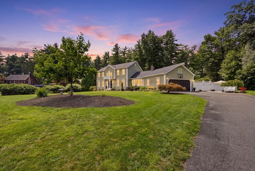 27 Shirley St, Wilbraham MA 01095