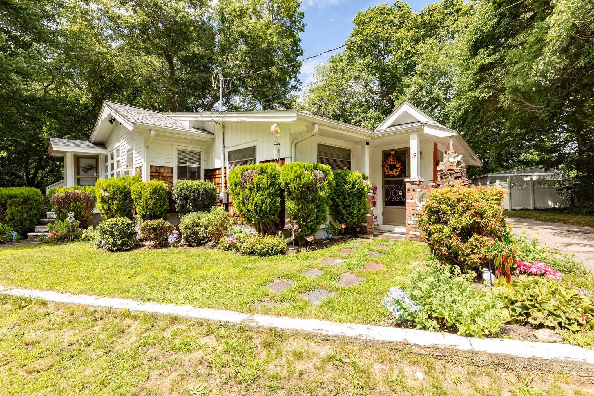 19 Carver St, Whitman MA 02382