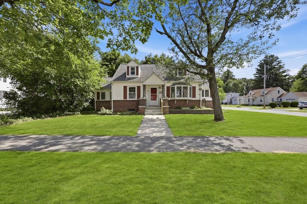 22 Dartmouth St, South Hadley MA 01075