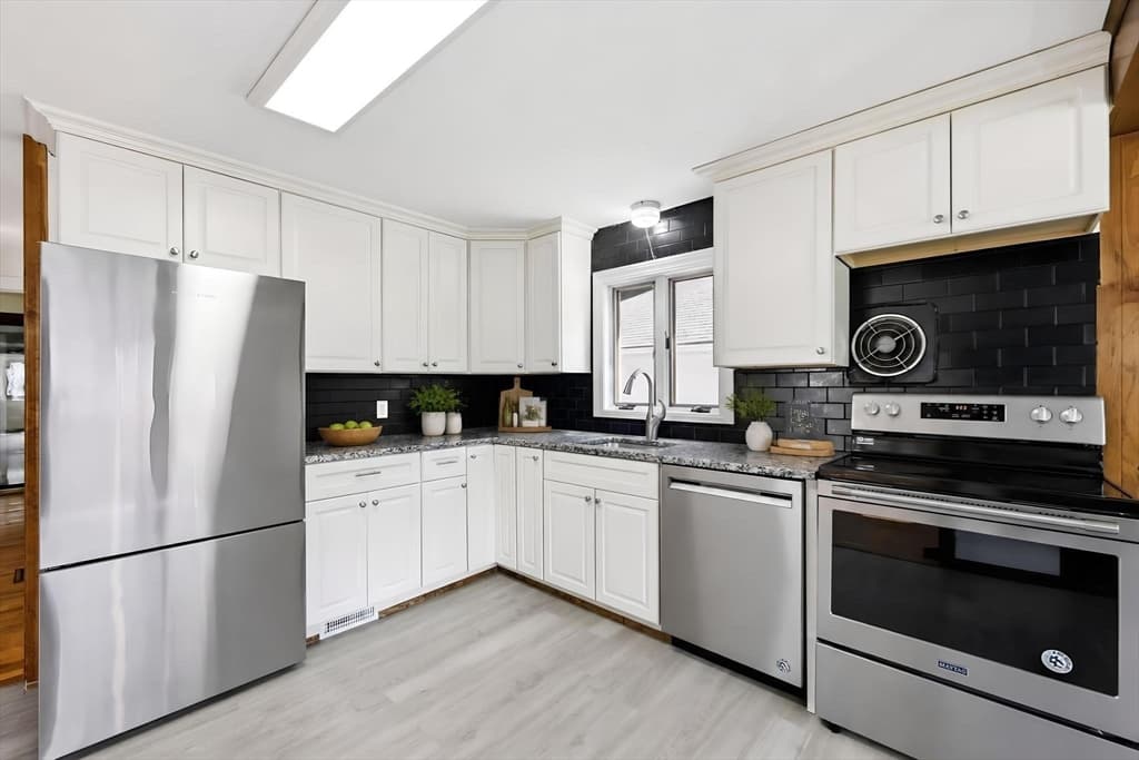 22 Dartmouth St, South Hadley MA 01075 photo 8