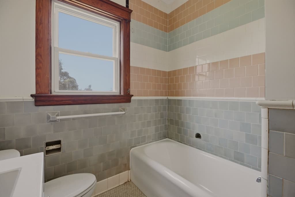 345 Sprague St, Fall River MA 02724 photo 17
