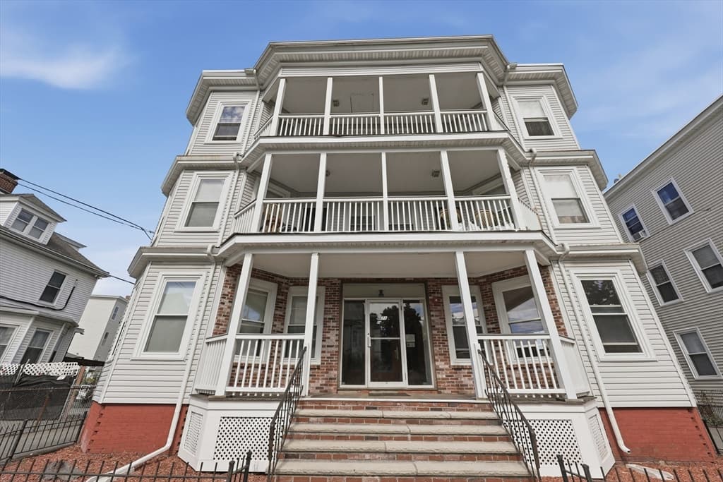 71 Harwood St, Lynn MA 01902