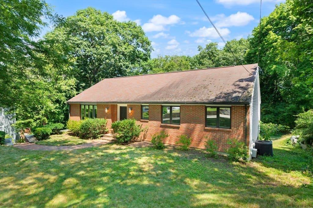 24 Minihans Ln, Quincy MA 02169 photo 2